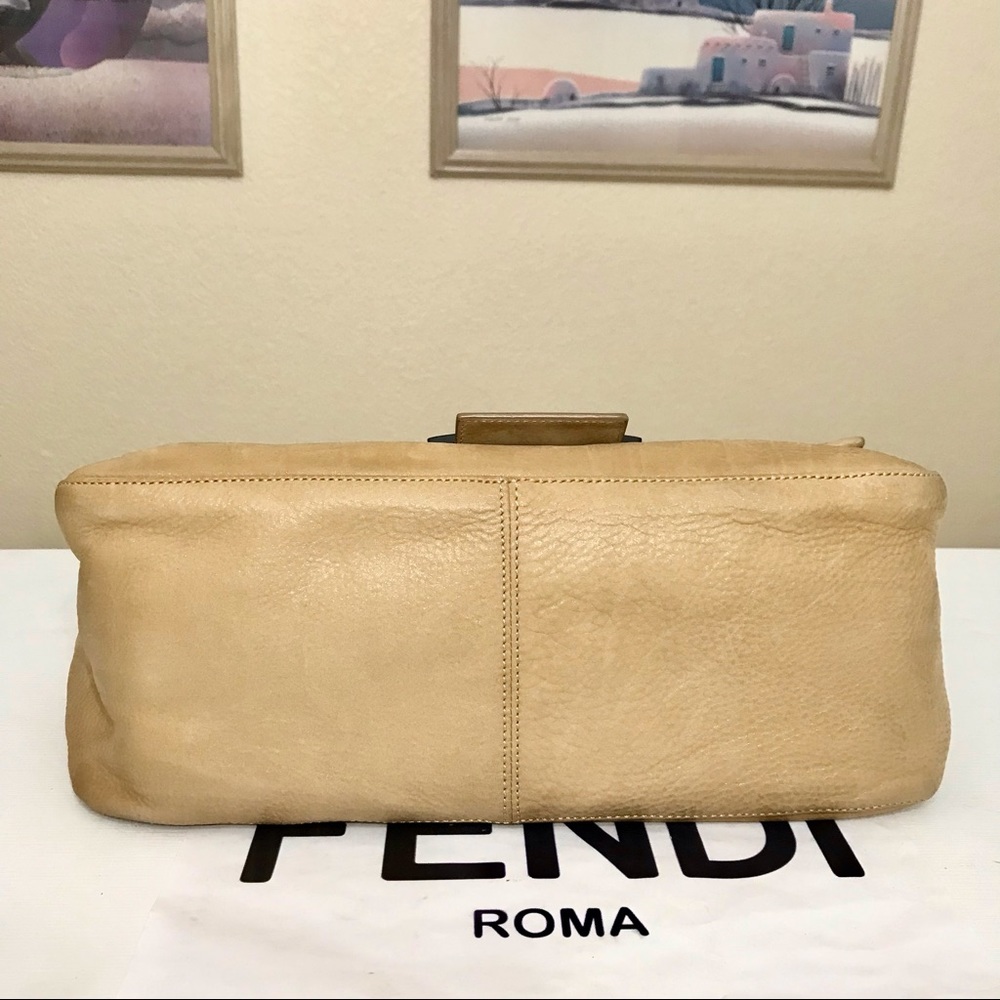 โโ๐บFENDI Soft Leather Shoulder Bag ๐ผ - Picture 11 of 16